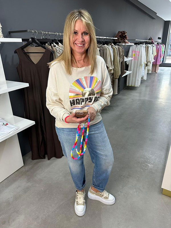 Shirt love joy victory 110 € Jeans Drykorn 170 € Handykette Escapulario 49 € Shirt love joy victory 110 € Jeans Drykorn 170 € Handykette Escapulario 49 €