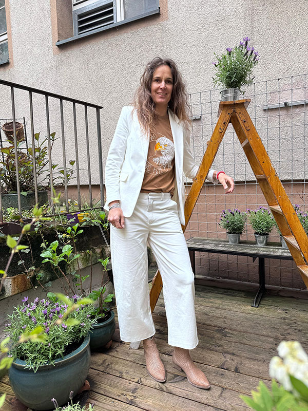 Blazer Drykorn 300 € T-Shirt Rabens Saloner 70 € Hose Drykorn 150 € Blazer Drykorn 300 € T-Shirt Rabens Saloner 70 € Hose Drykorn 150 €