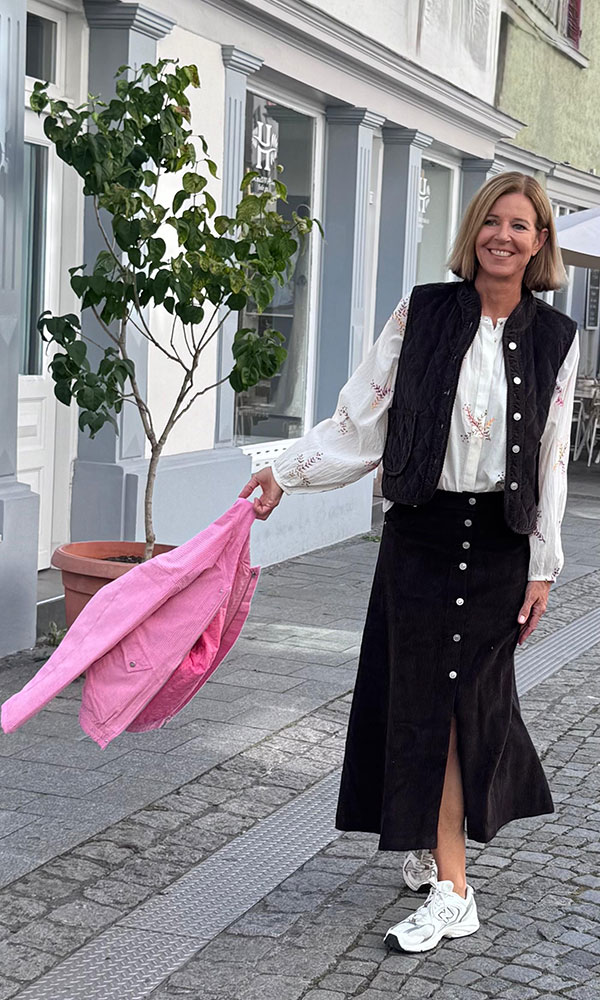 cora-lolly-laundry-02 Catsuit Lollys Laundry 150 € Cardigan American Vintage 160 € Tasche Depeche 230 €